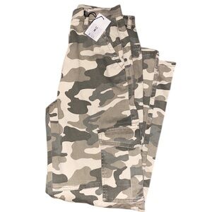 NWT Charlotte Russe Camo Cargo Pants Women’s Medium Utility Streetwear